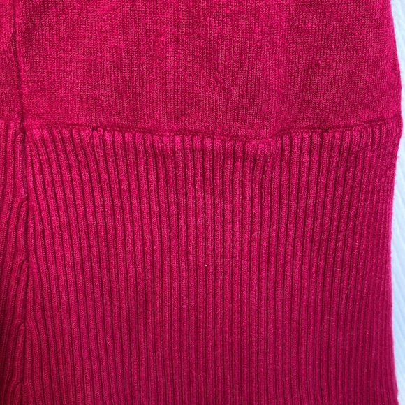 LE CHÂTEAU long sleeve top with gathered detail on the front raspberry p… - Picture 10 of 14